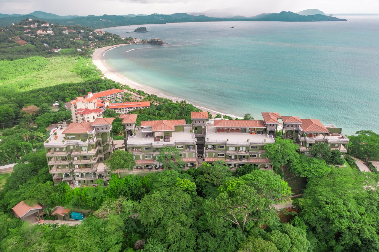 360 Splendor del Pacifico #305 | Oceanview Perfection – Just Steps from the Infinity Pool