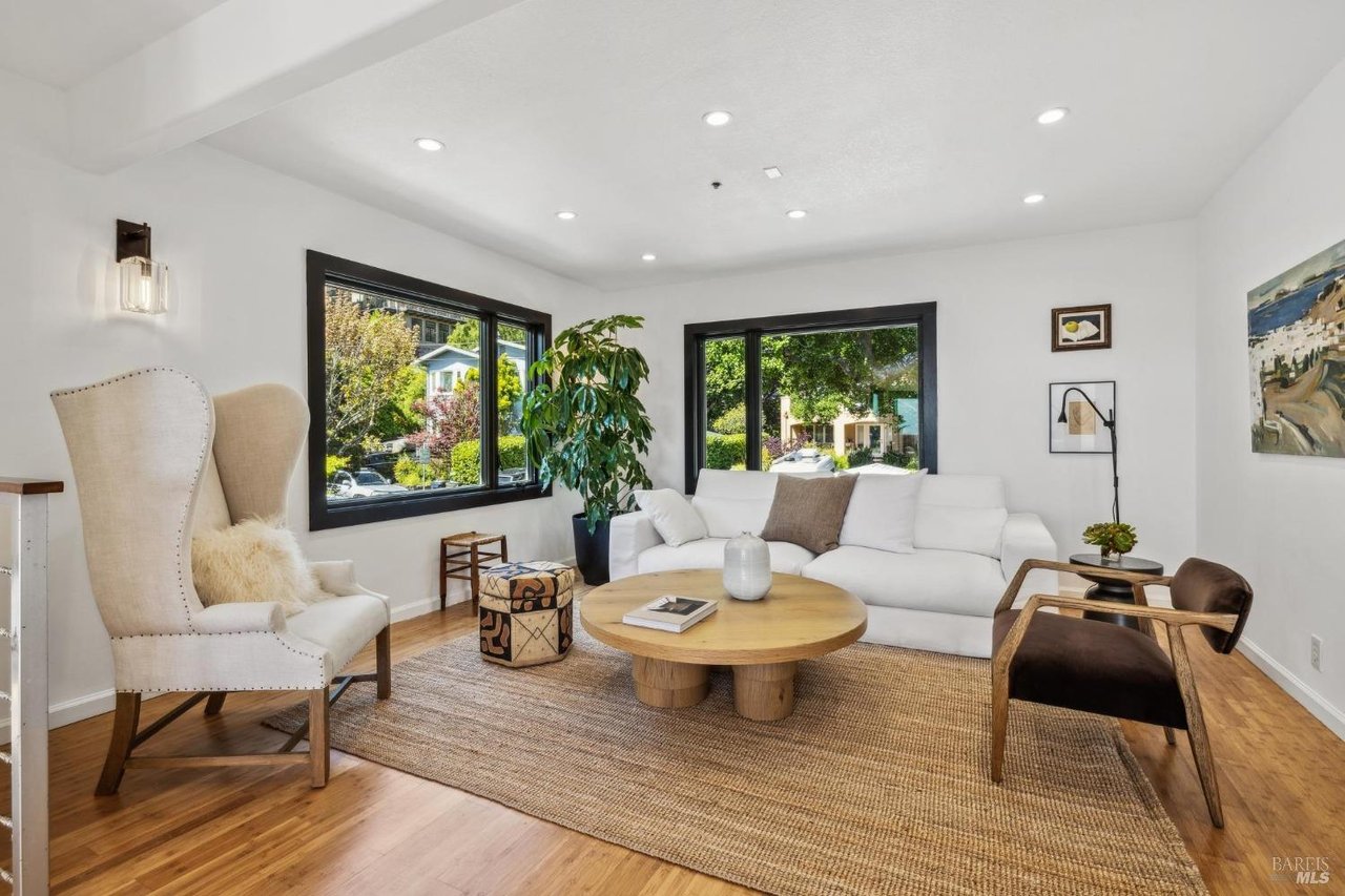 104 4th St