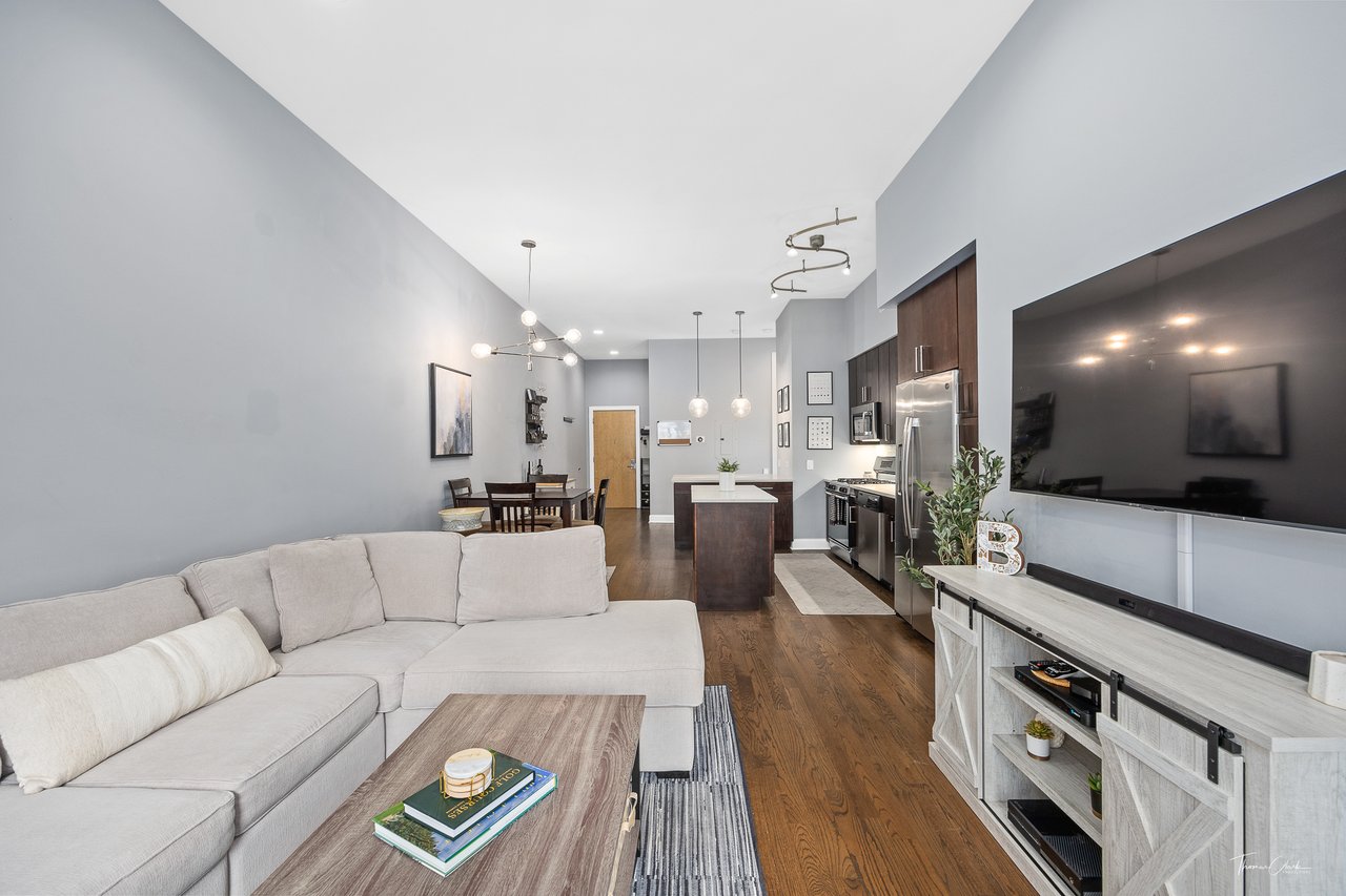 939 W Madison Street Unit: 301