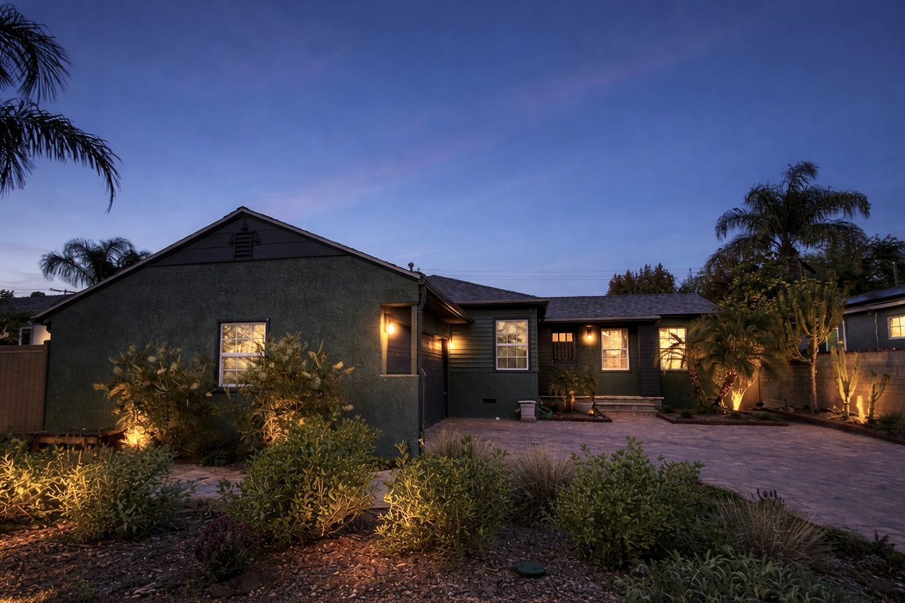 Effortless California Living in This Tarzana Ranch