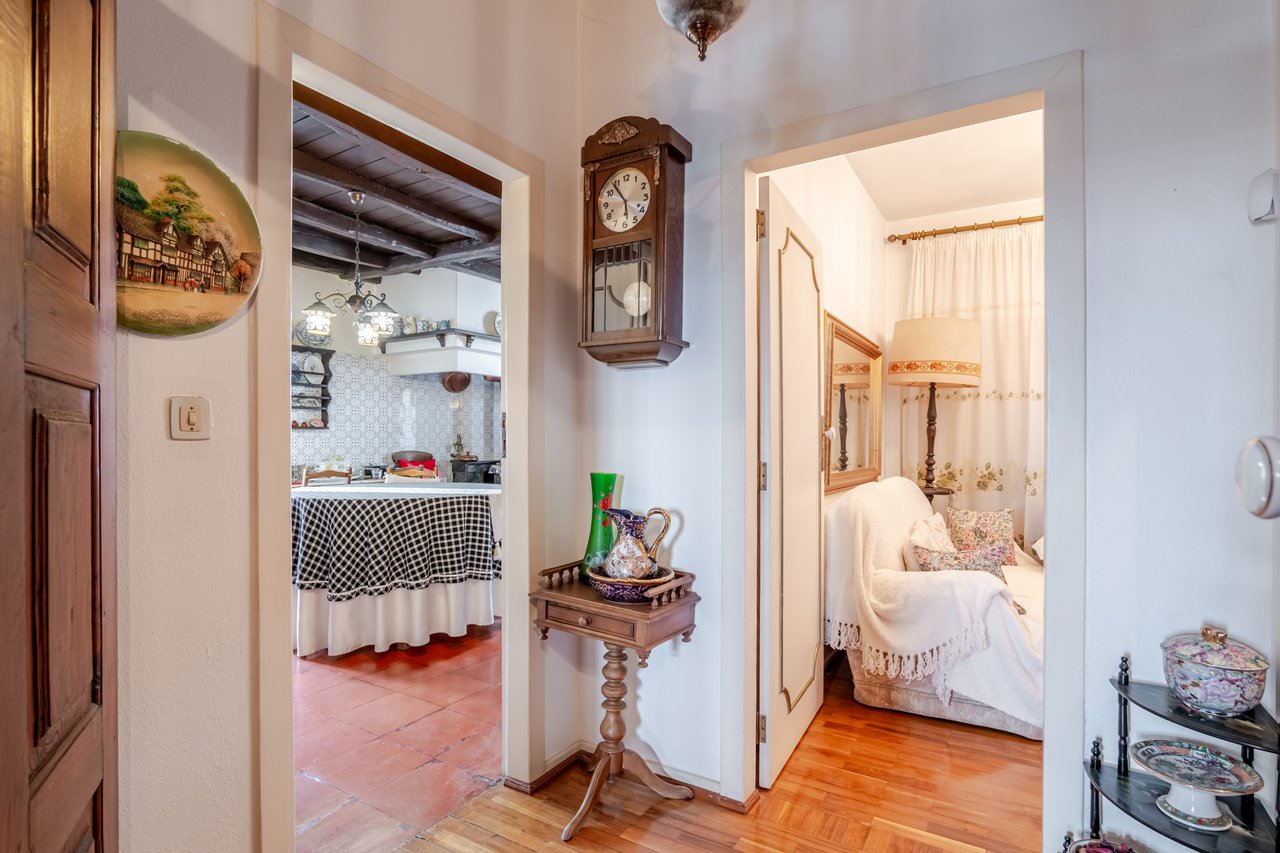 Rustic Four-Bedroom House with Private Land in Folhadela, Vila Real
