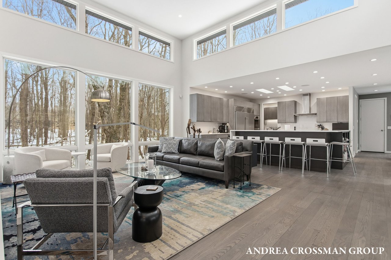 6919 Bendemeer Drive