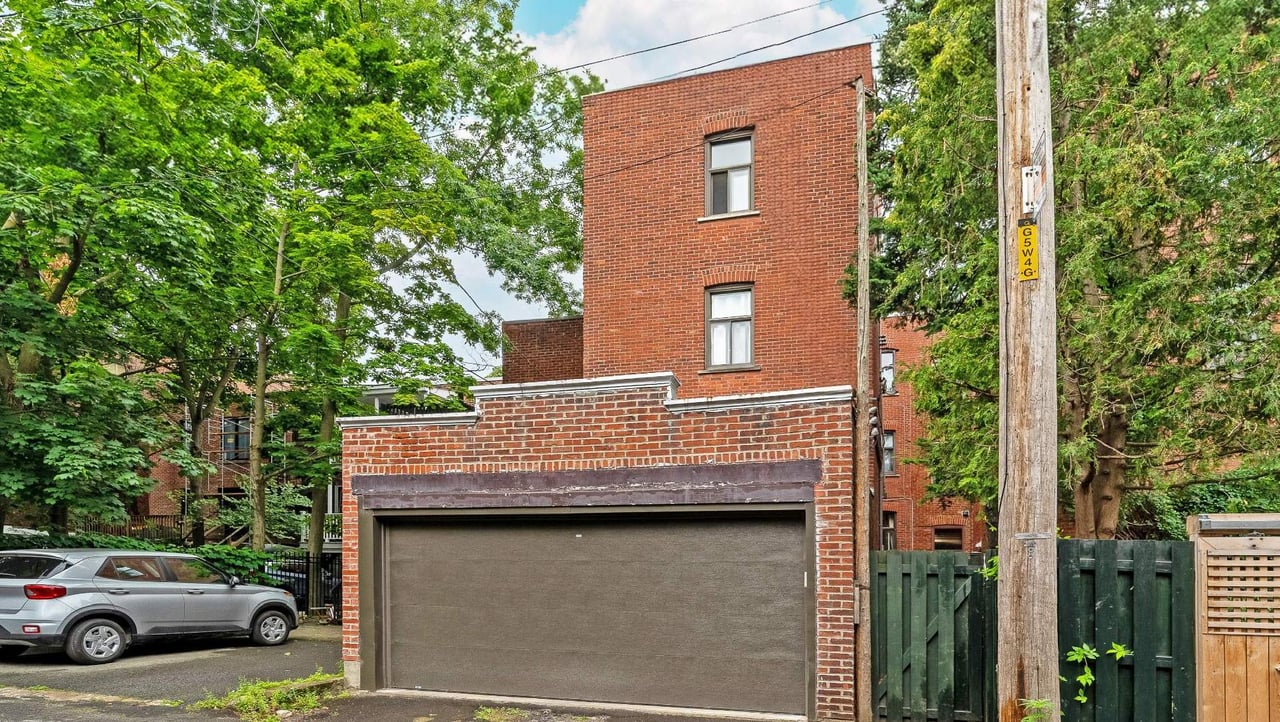 Outremont | Classic triplex in a sought-after area