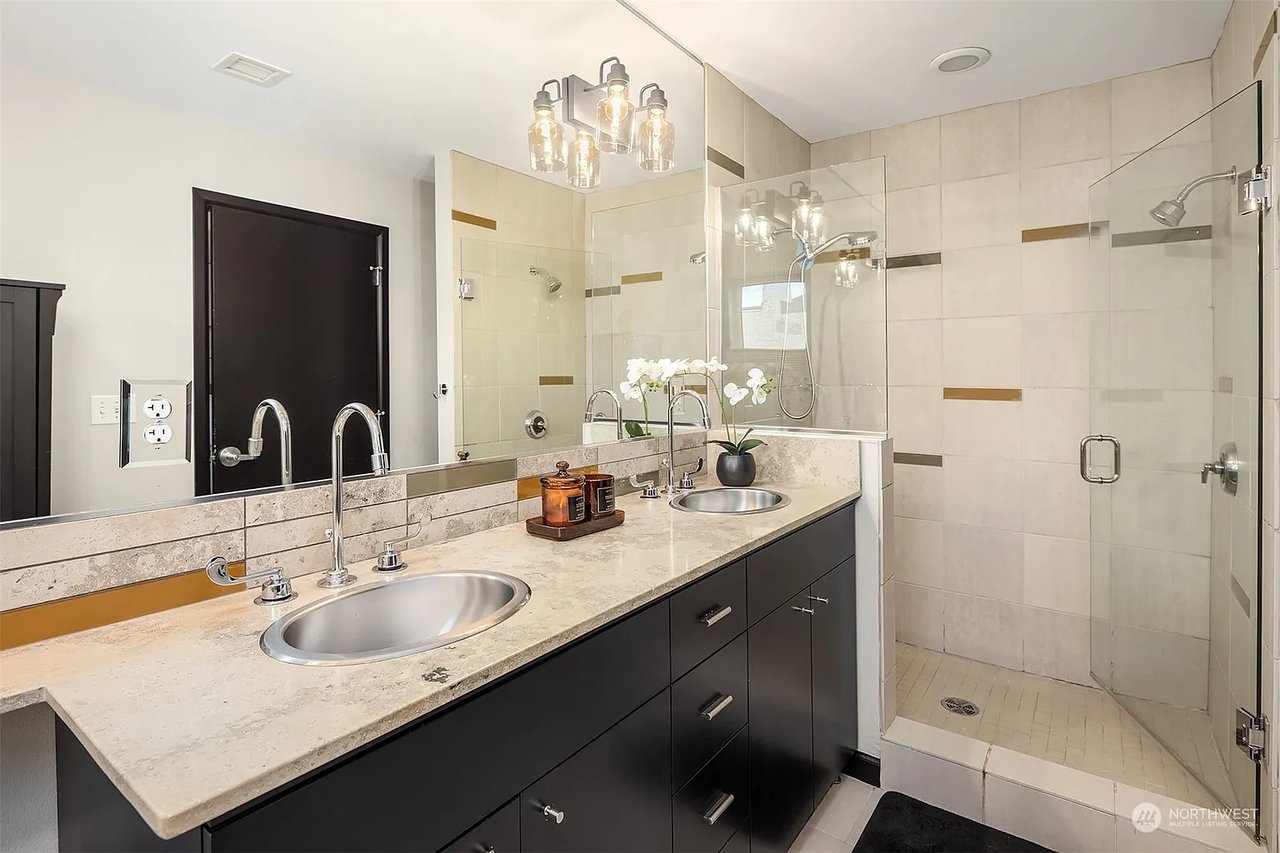 17 W Mercer St #4