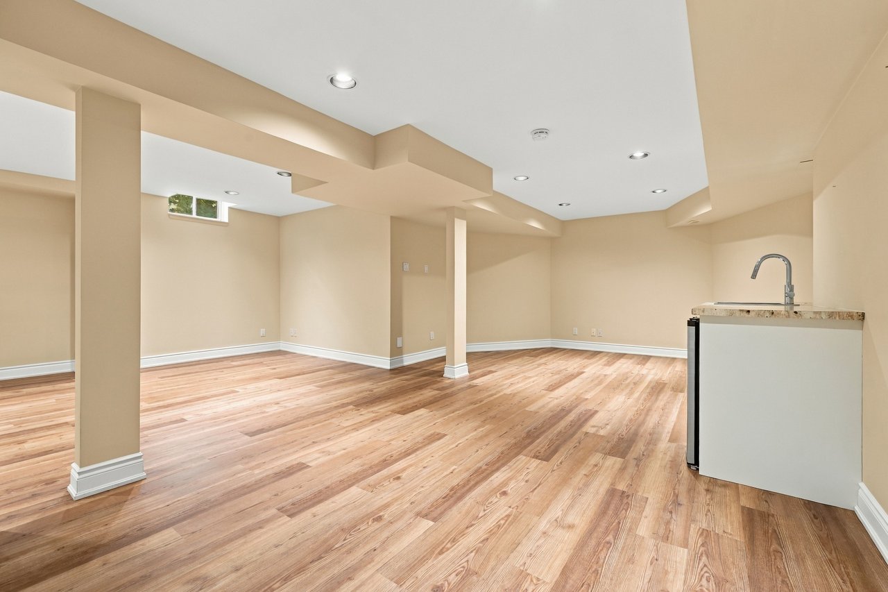 Executive home in Oakville's prestigious Glen Abbey community