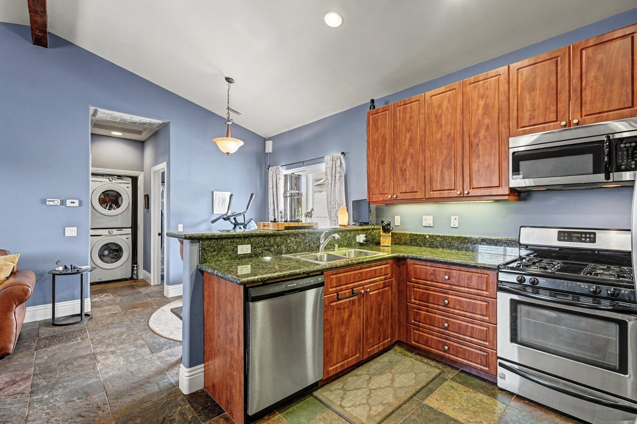 40801 Avenida La Cresta