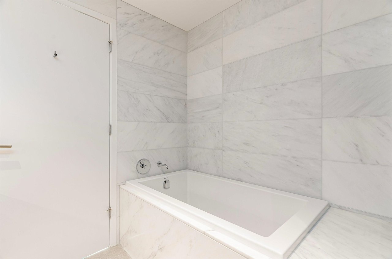 1289 Hornby St, #4905