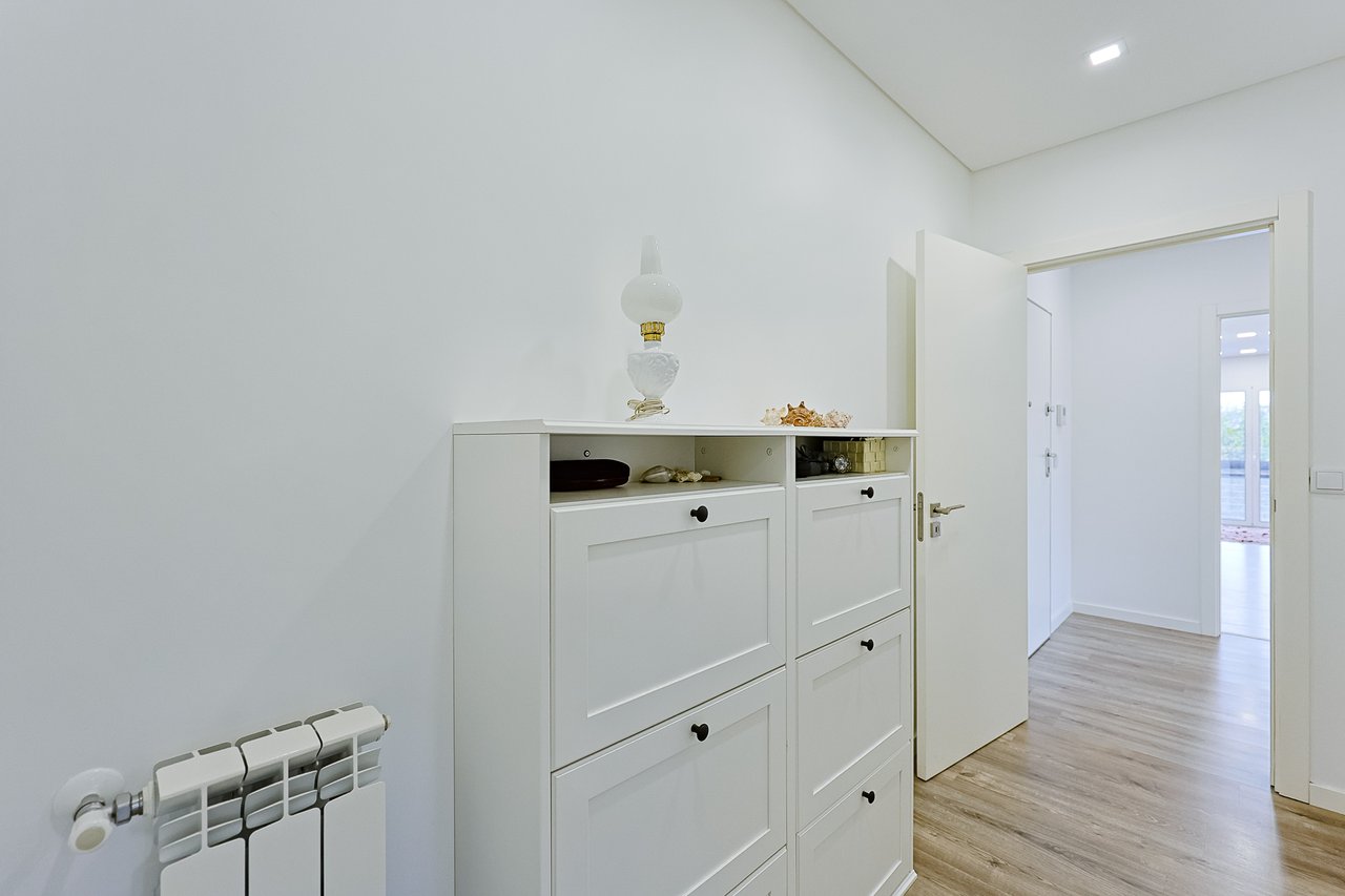 Modern 2-Bed, 2-Bath Apartment in Central Marinha Grande – Near Nazaré