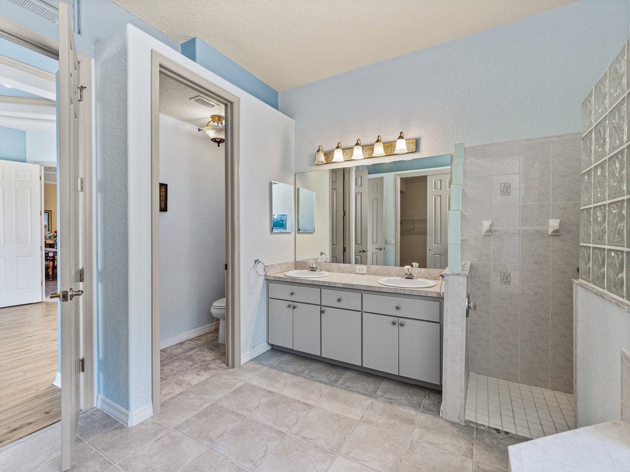 12333 WOODLANDS CIR