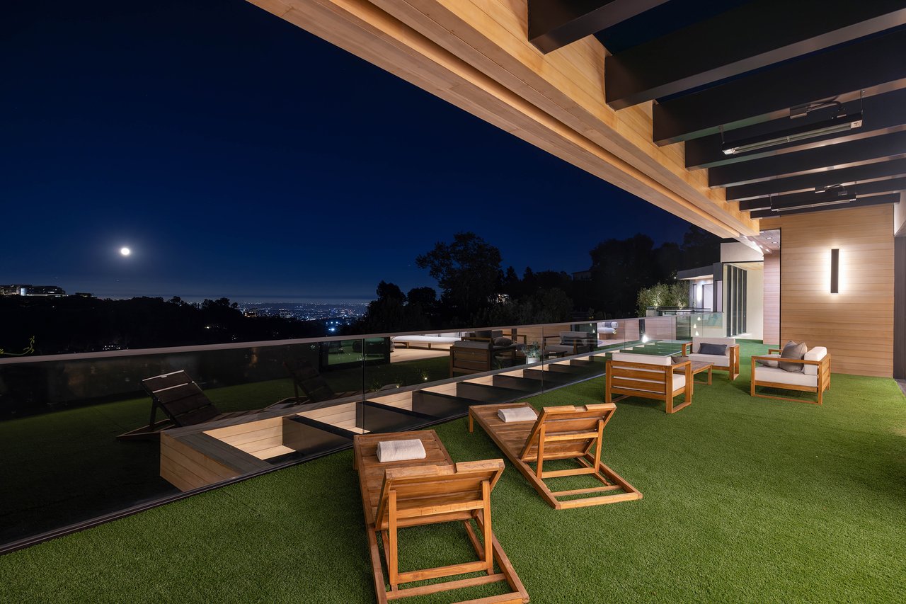 1104 N Tigertail Rd, Brentwood