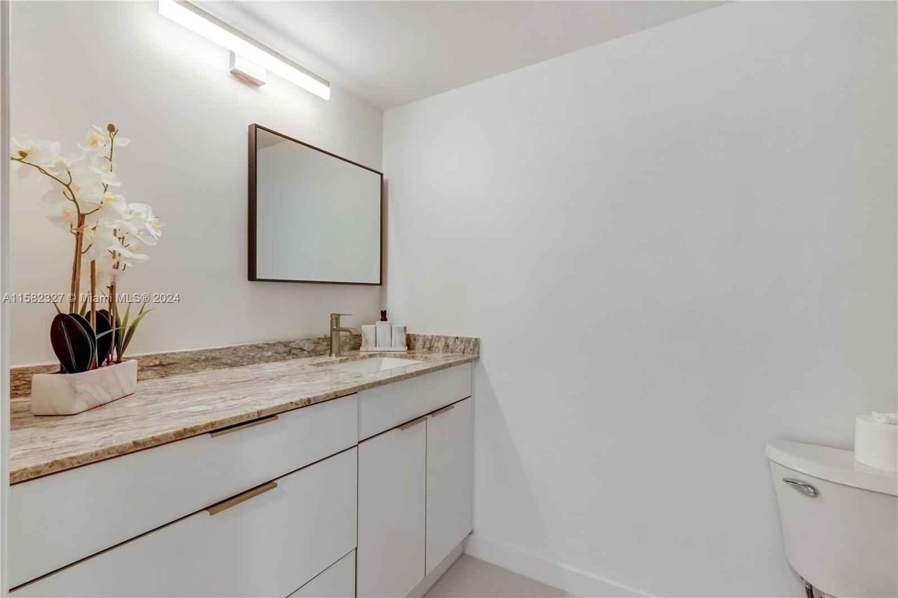 1200 Brickell Bay Dr Unit 2424