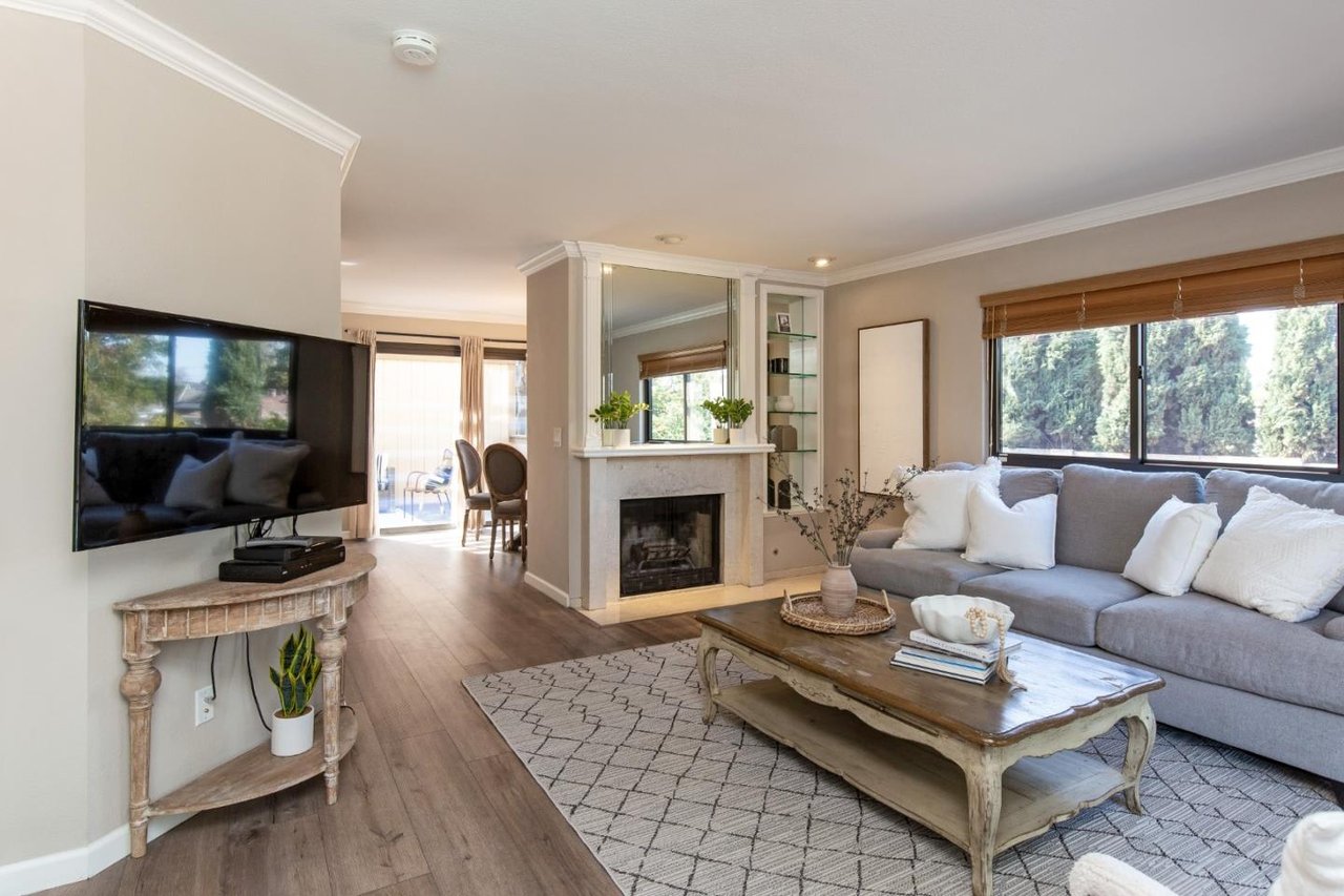 16143 Loretta Lane