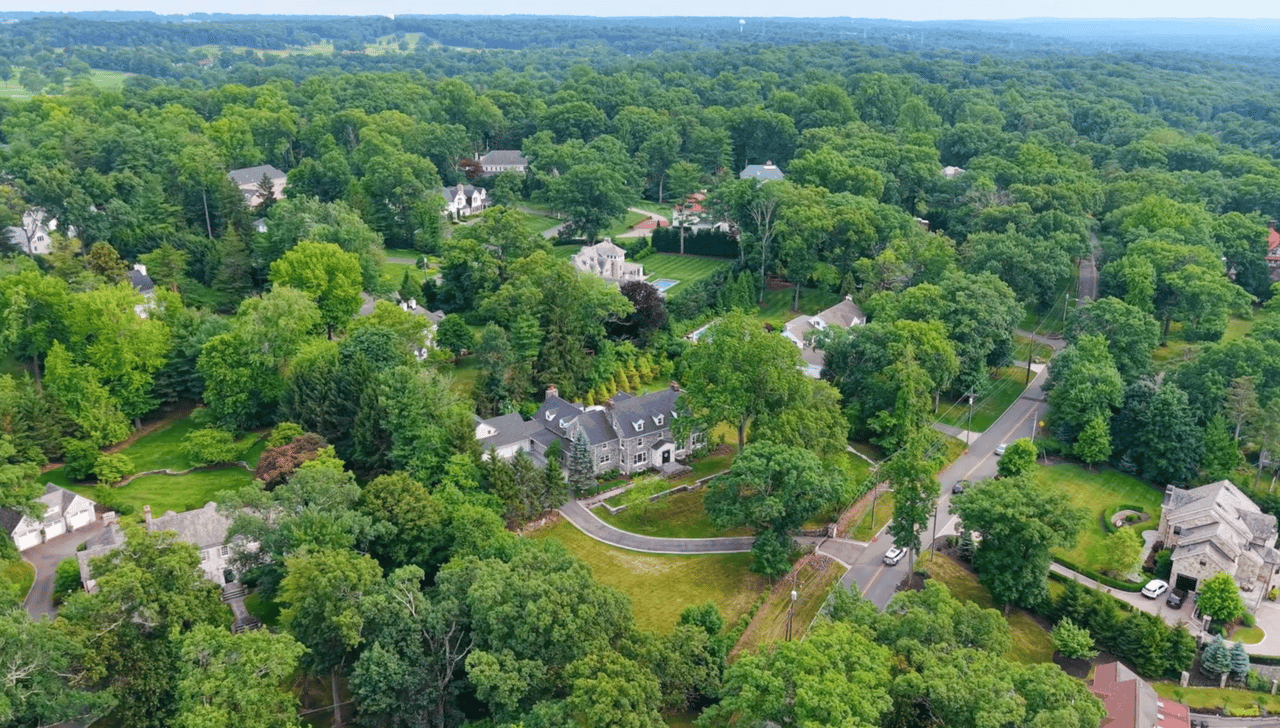 117 Forest Way, Essex Fells