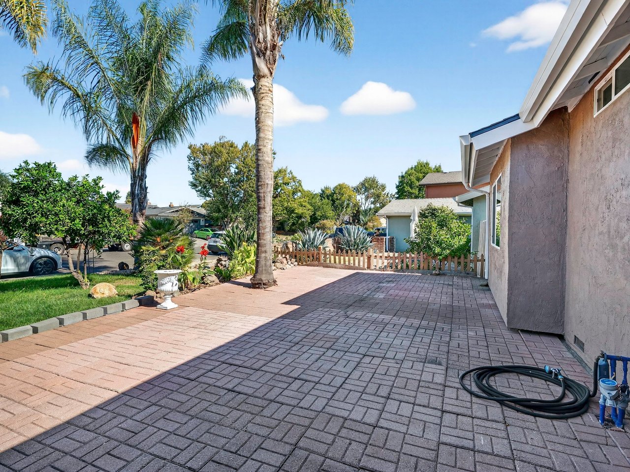 844 Cedarwood Ln