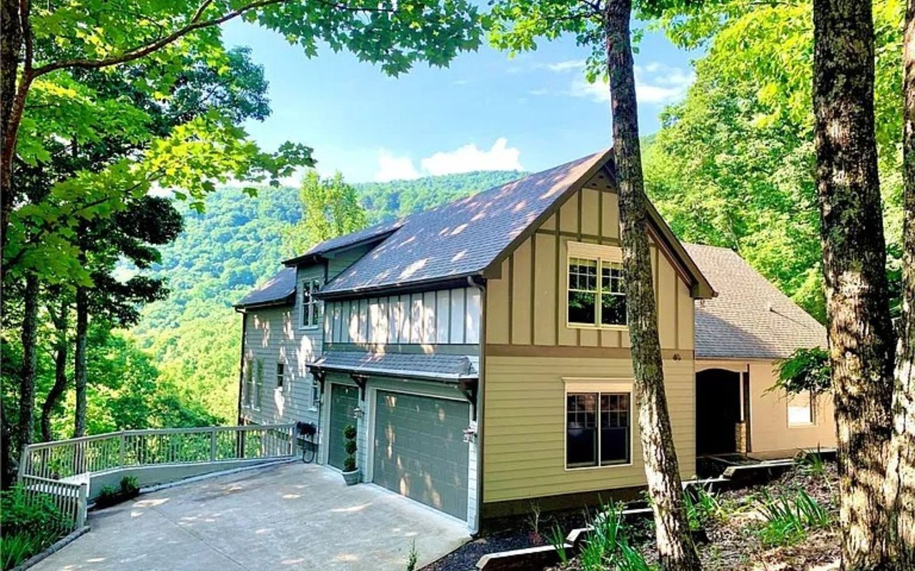 245 Sassafras Mountain Trl