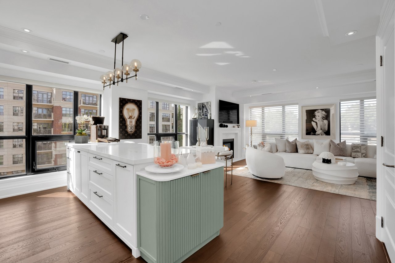 4 The Kingsway #404, Toronto Ontario