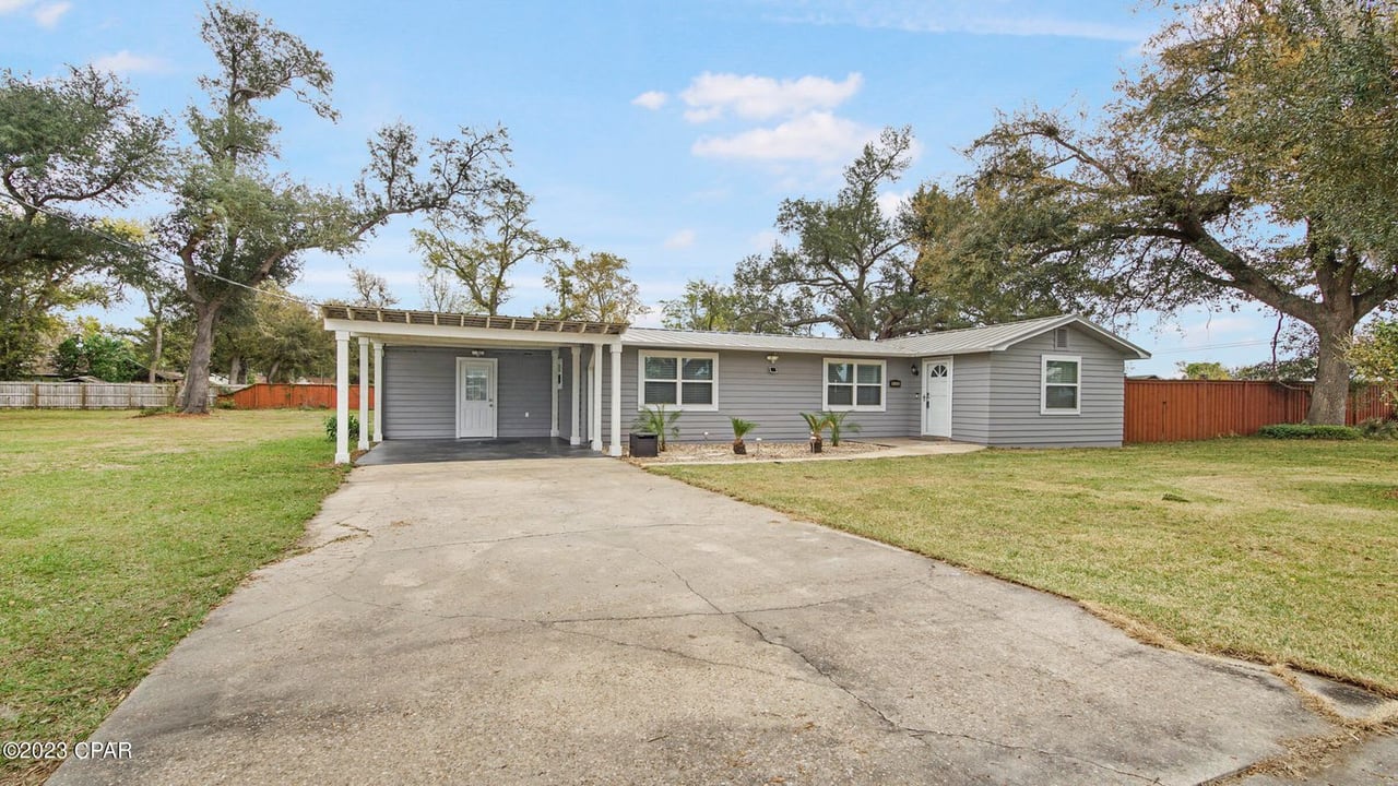 635 S GAY Avenue