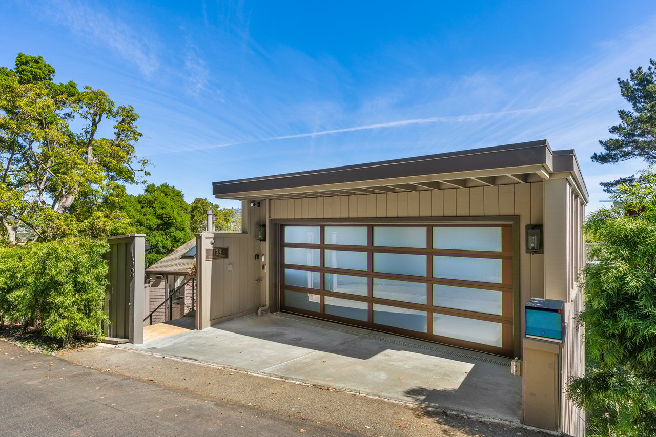 Chic and Stylish on Belvedere Island