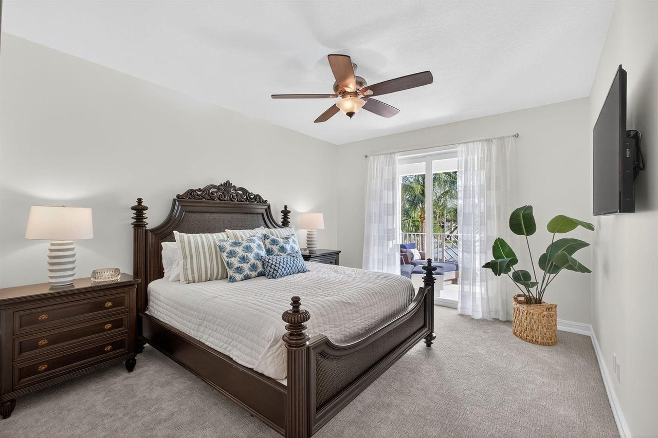 833 Bay Colony Drive S