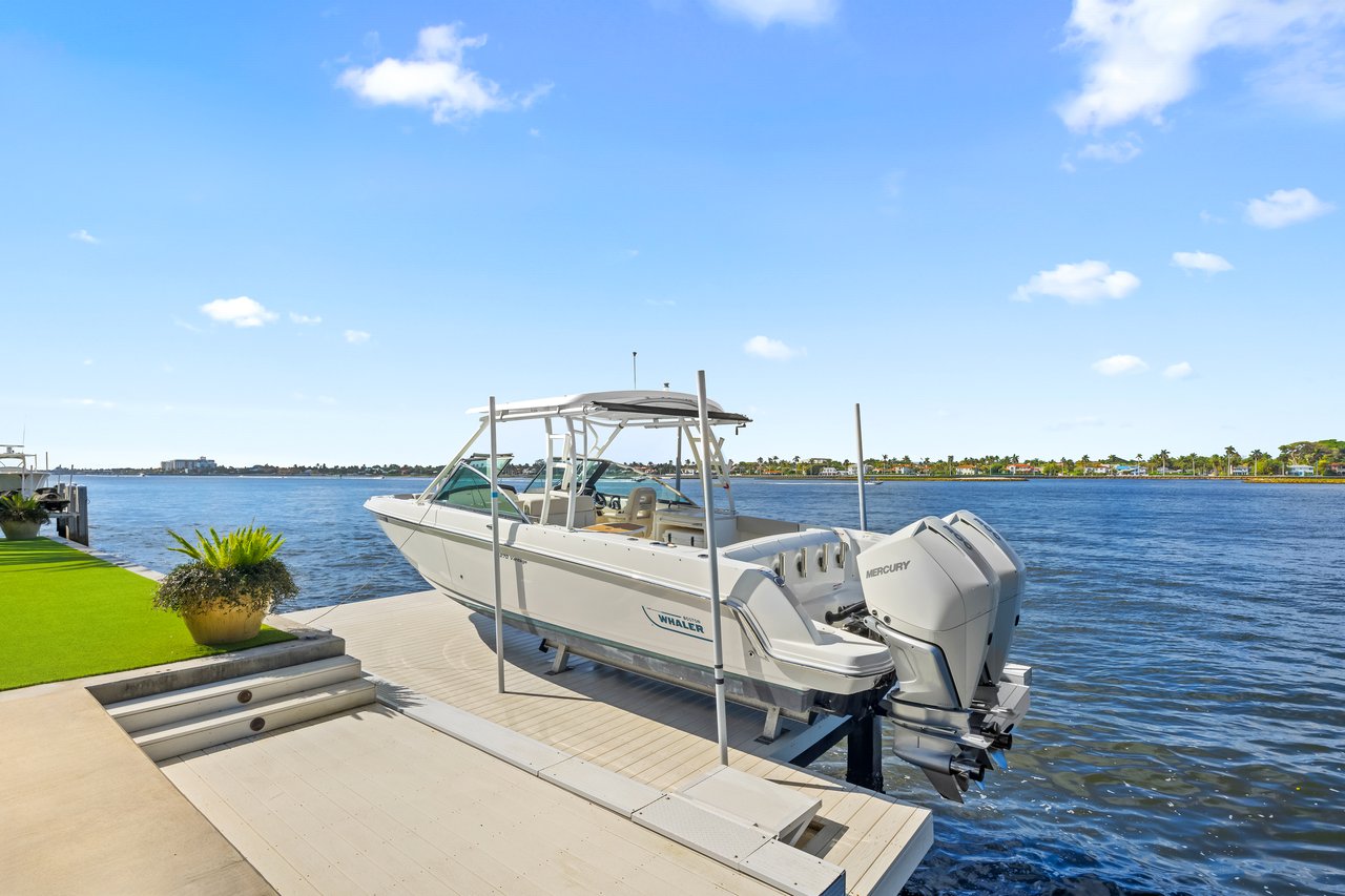 Georgian Waterfront Mansion on Everglades Island