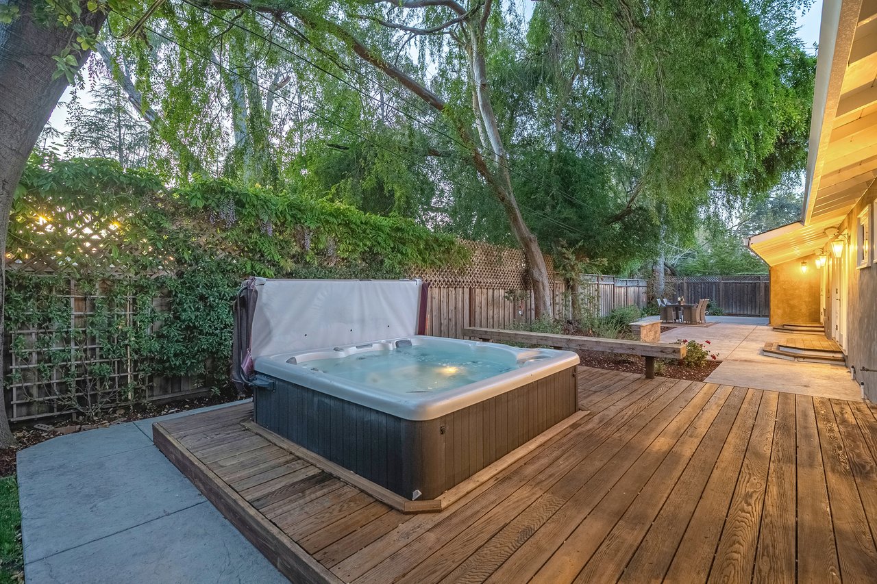 137 Fairmead LN