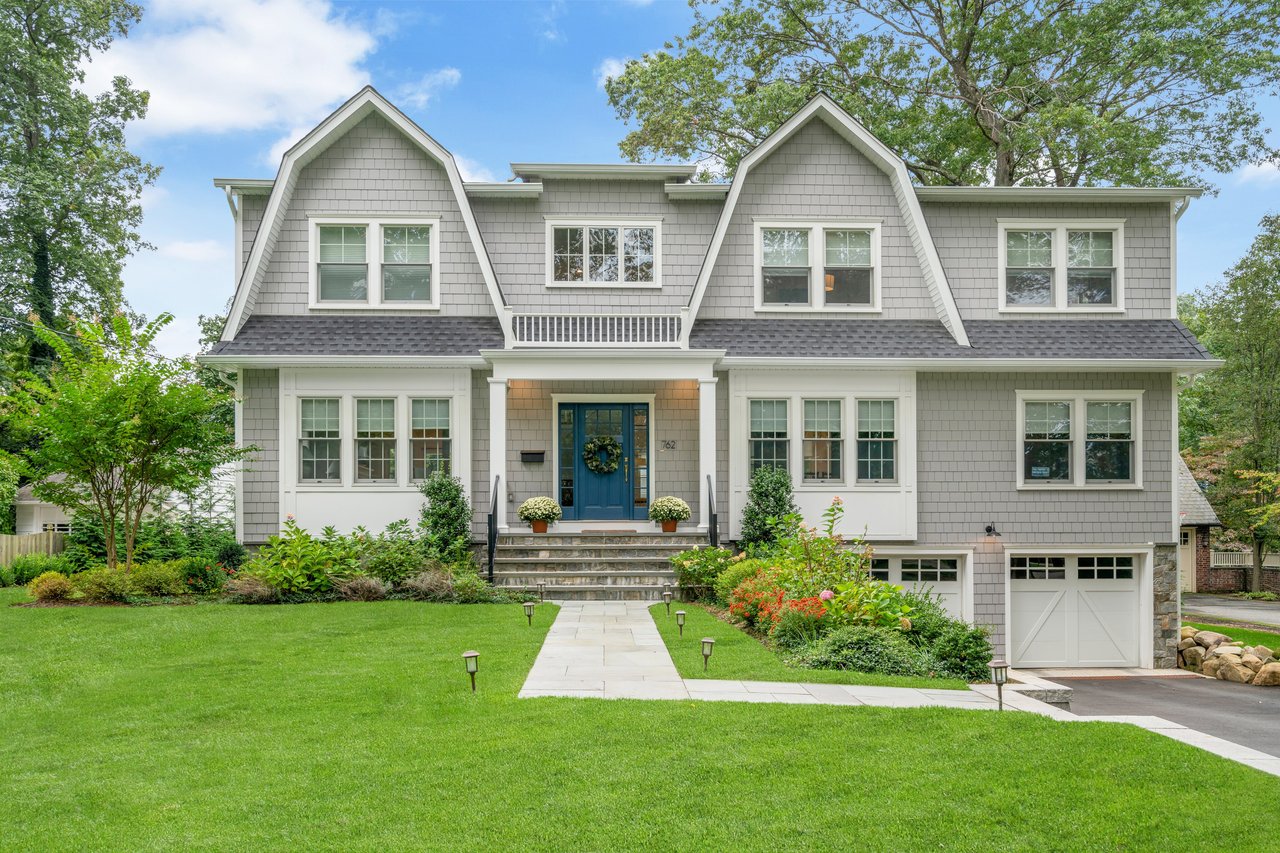 762 Upper Boulevard