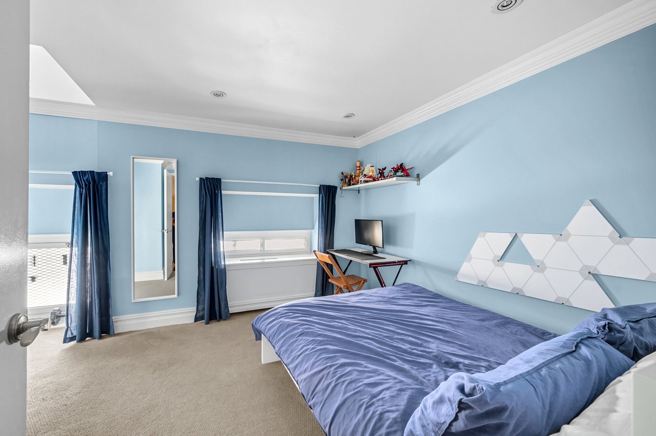 3 Hanover Square, 22B