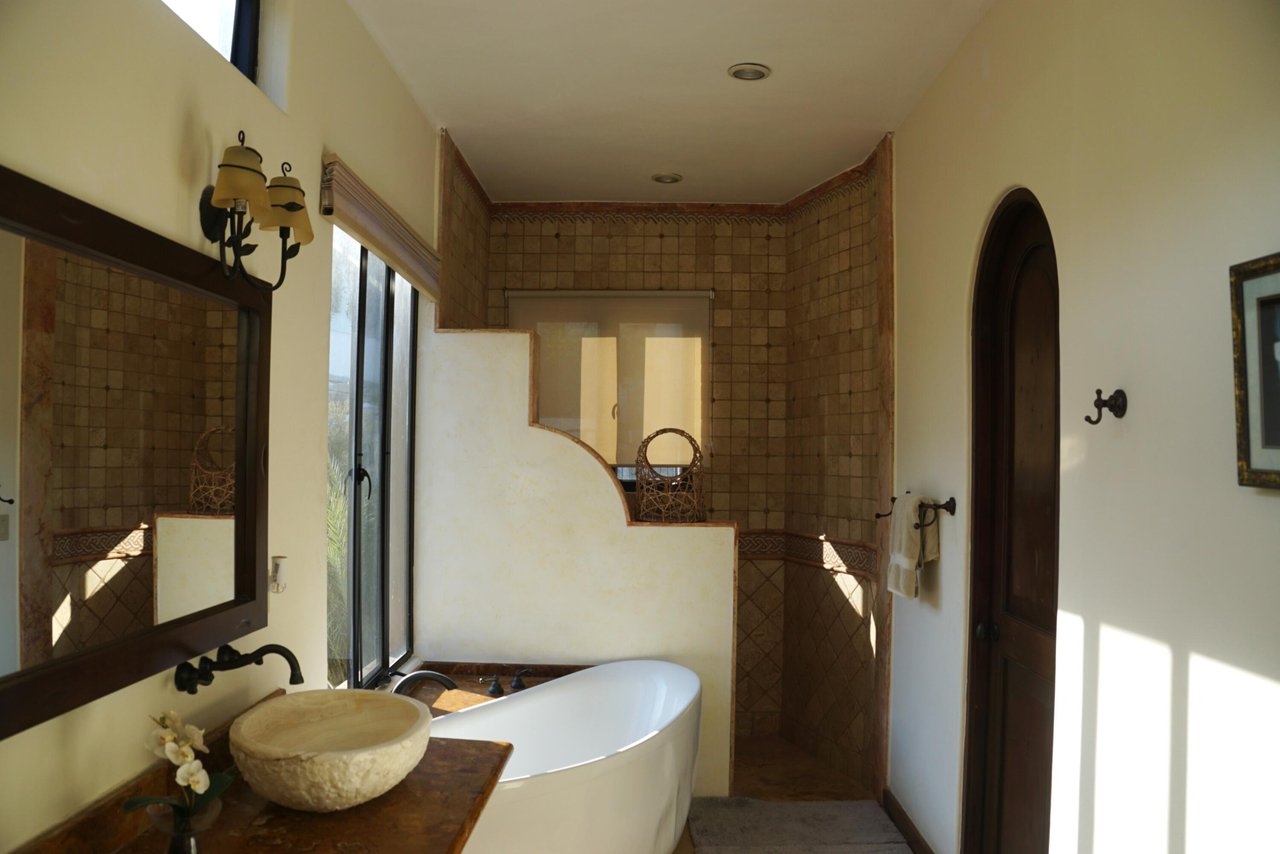Calle Tiburon, Hacienda Palmilla San Jose Corridor
