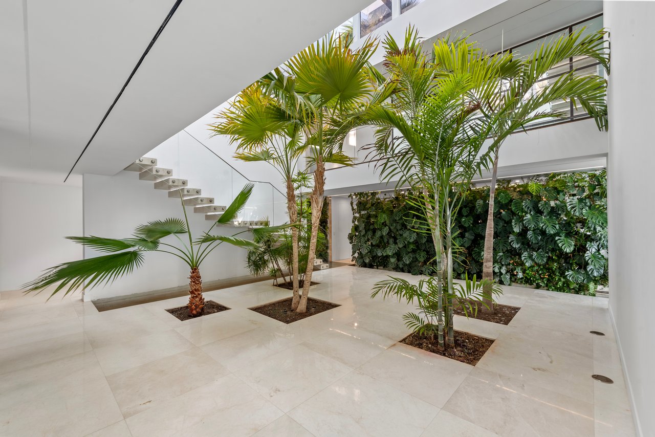 Mansion on N Venetian Way