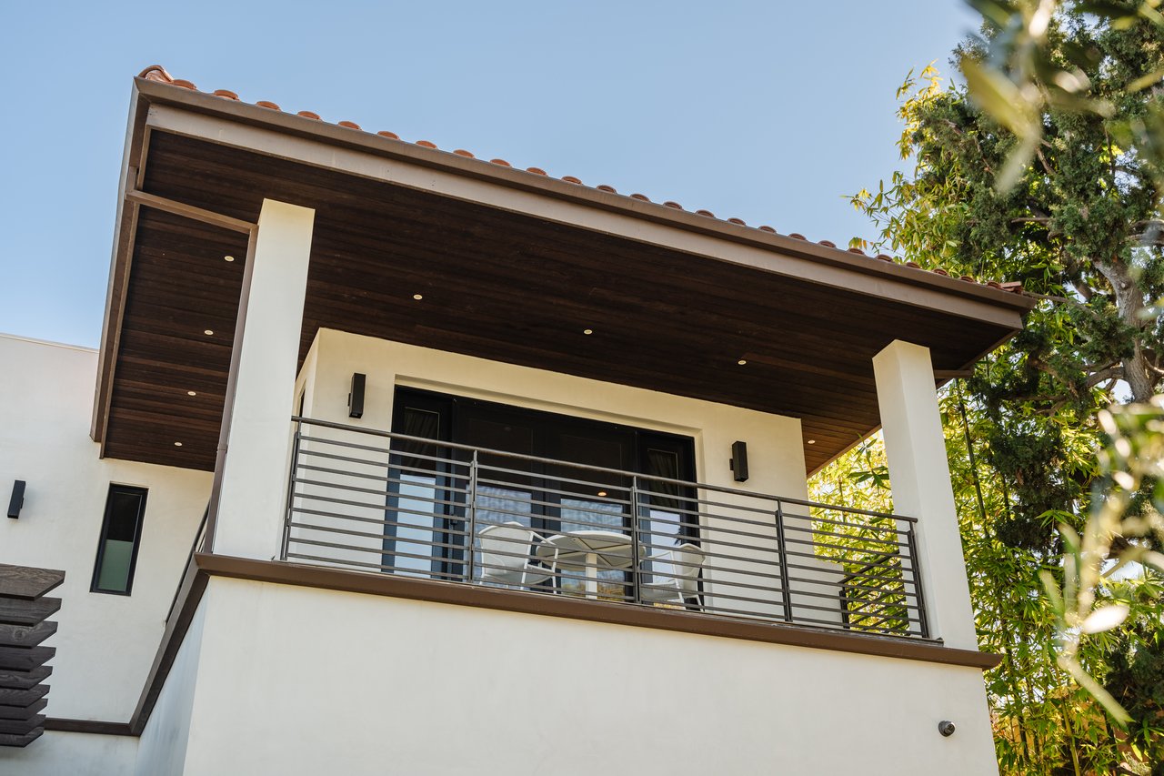 536 N Arden Blvd, Larchmont