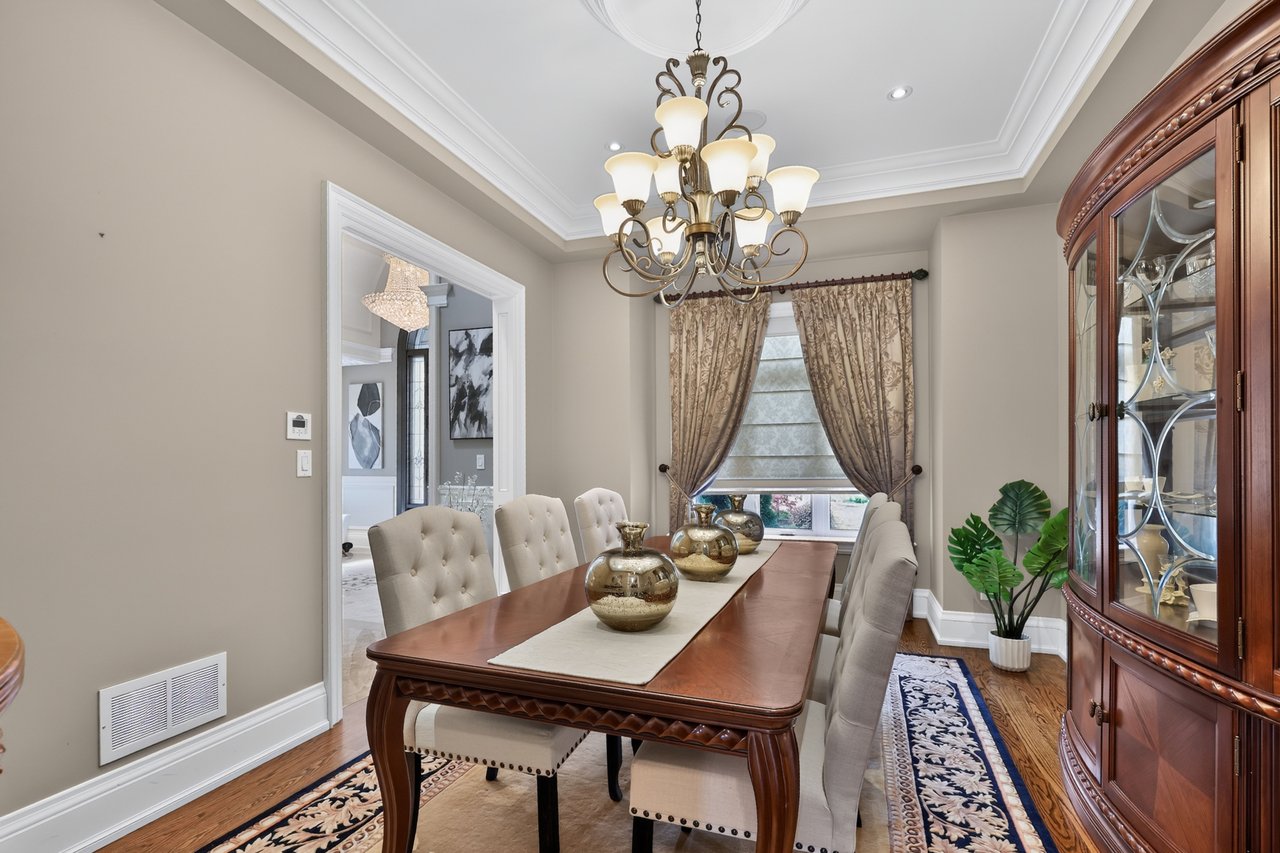 2513 Sharon Cres