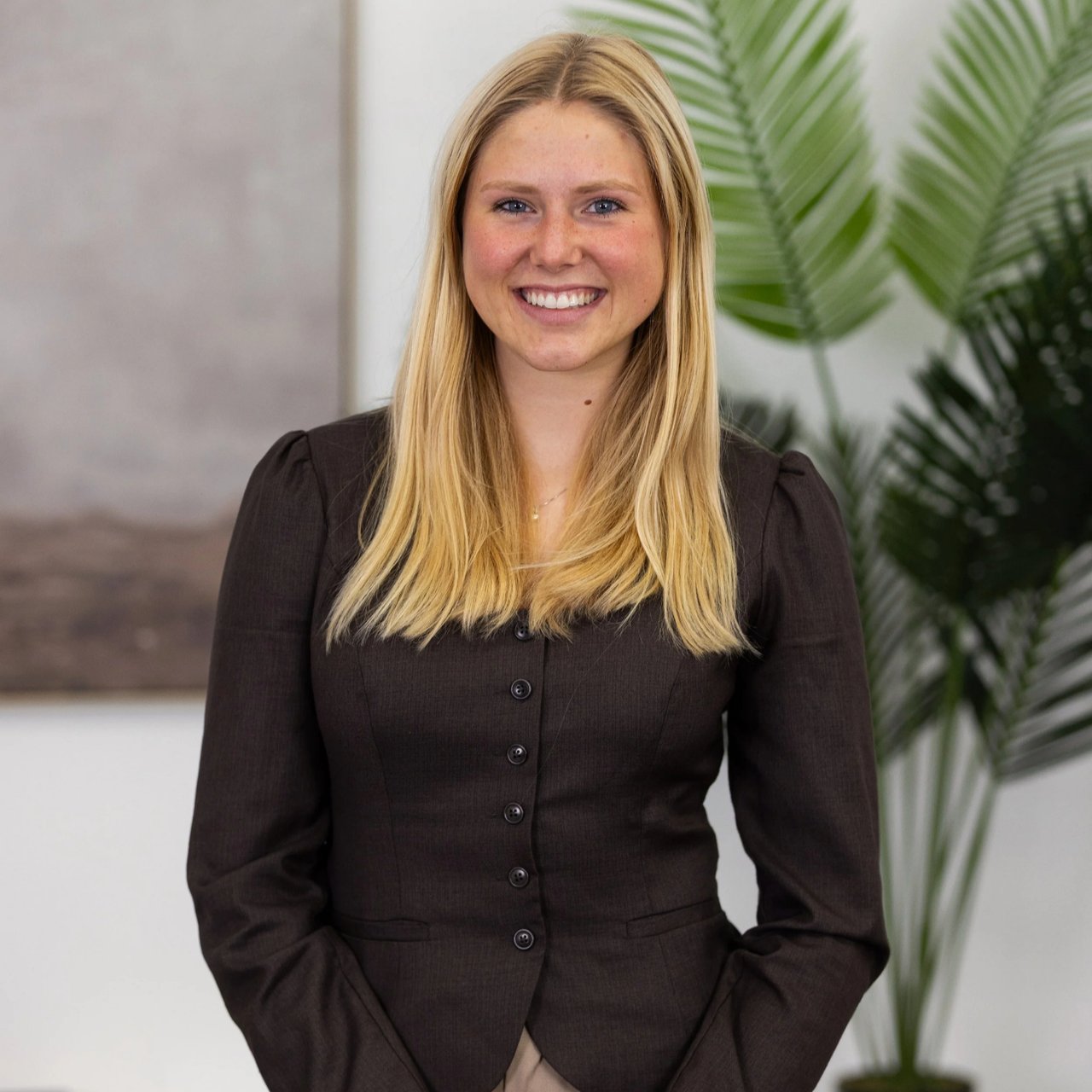 Hannah Holser Bellevue, WA Real Estate Agent Headshot