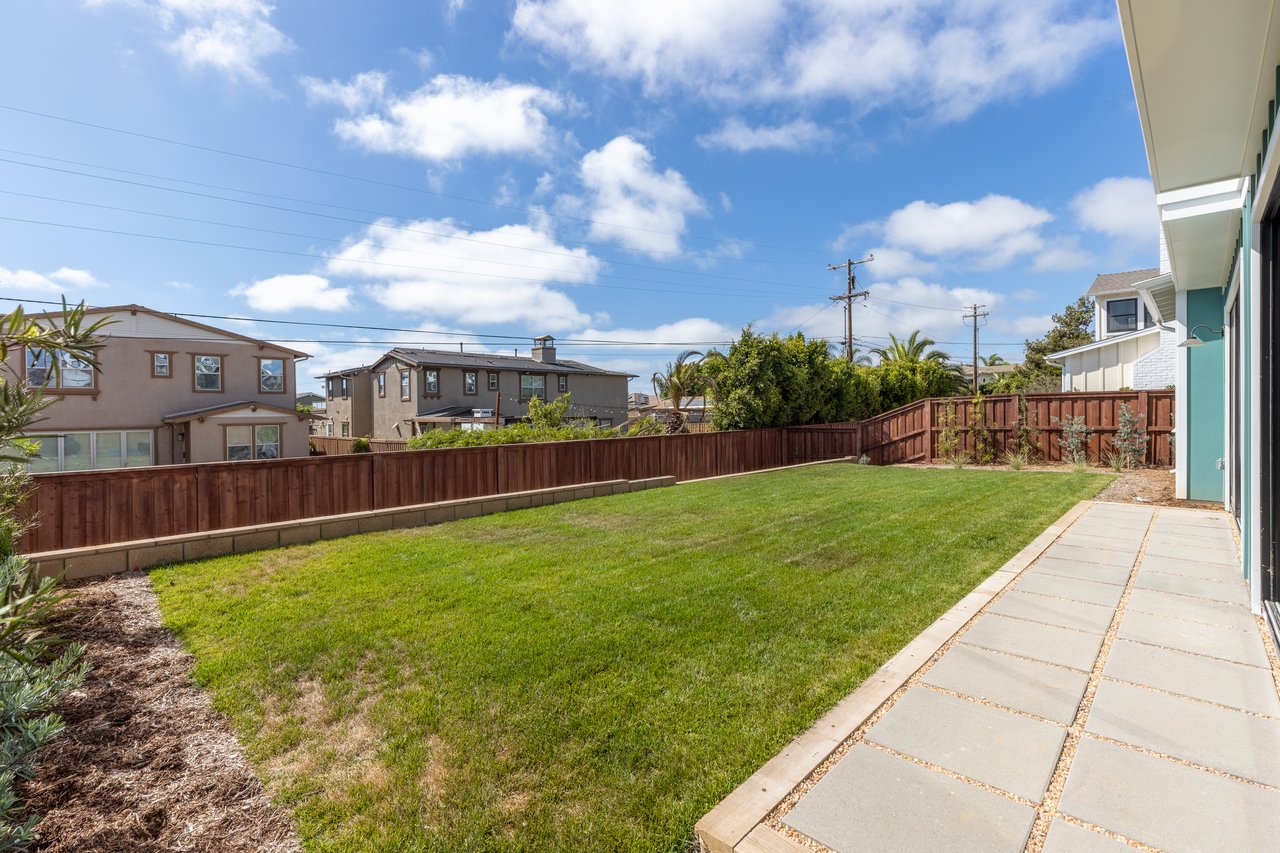 New construction home for sale in Ocean Knoll, Encinitas, California represented by Neda Nourani & Associates