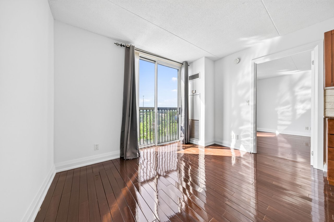 2737 Keele St 312