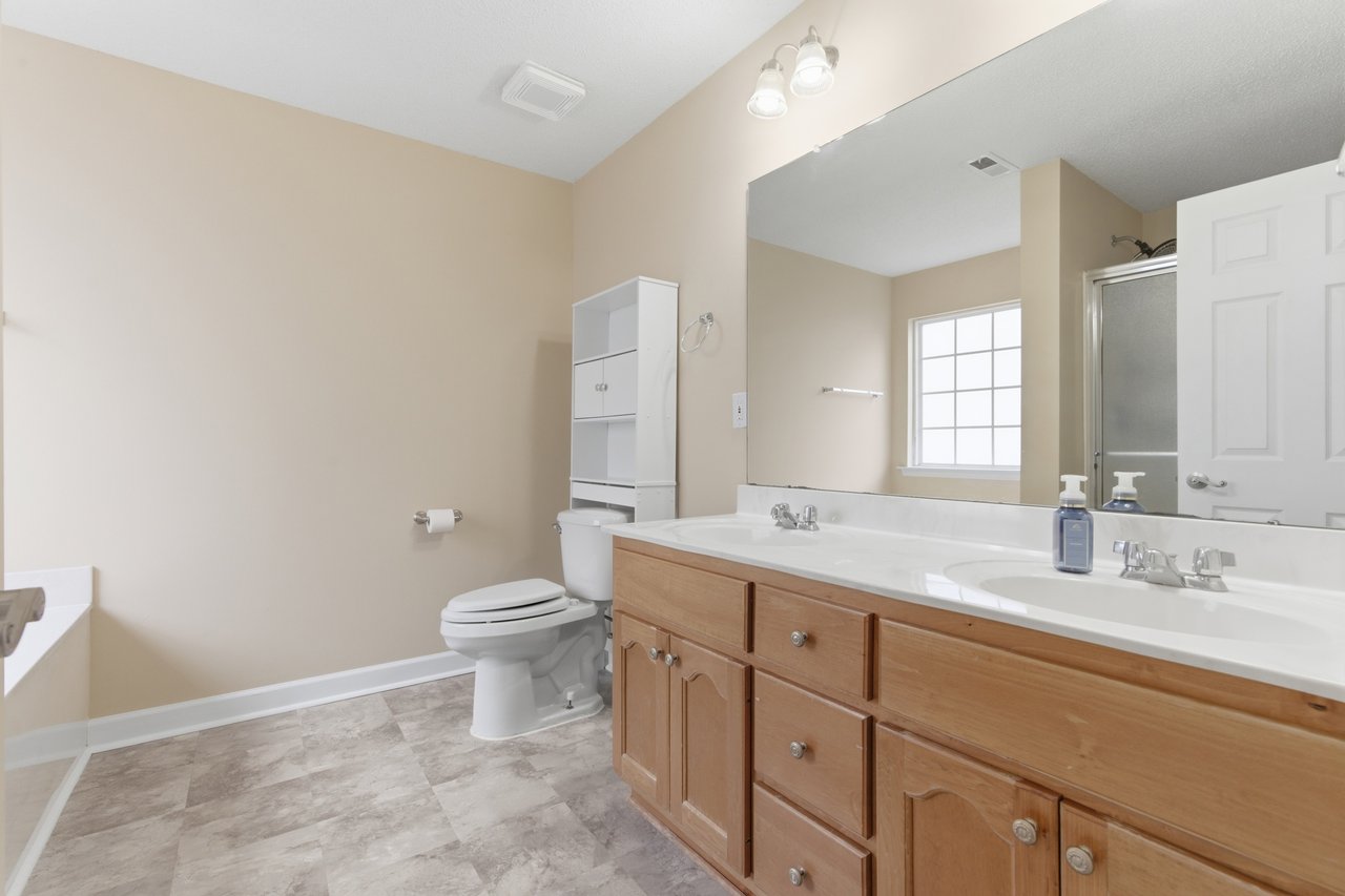 3 Bed 2 Bath Toney Property with Fully Fenced Yard!