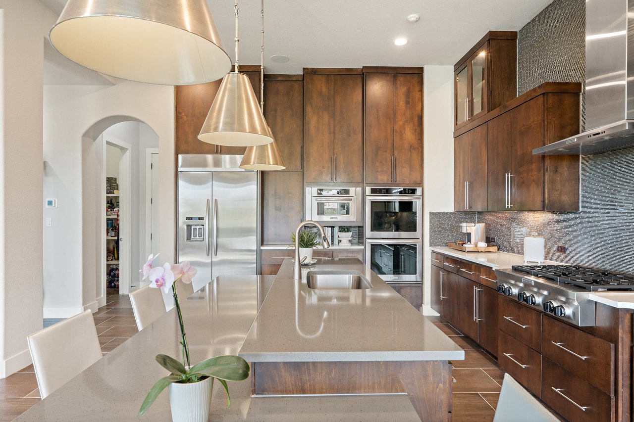 Modern Transitional Luxury Home in Gated Bluffs of Steiner Ranch | Lake Austin Access + Hill Country Views | $1.9MM