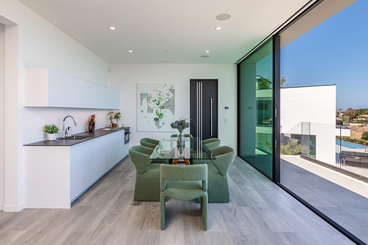 6156 Zumirez Dr