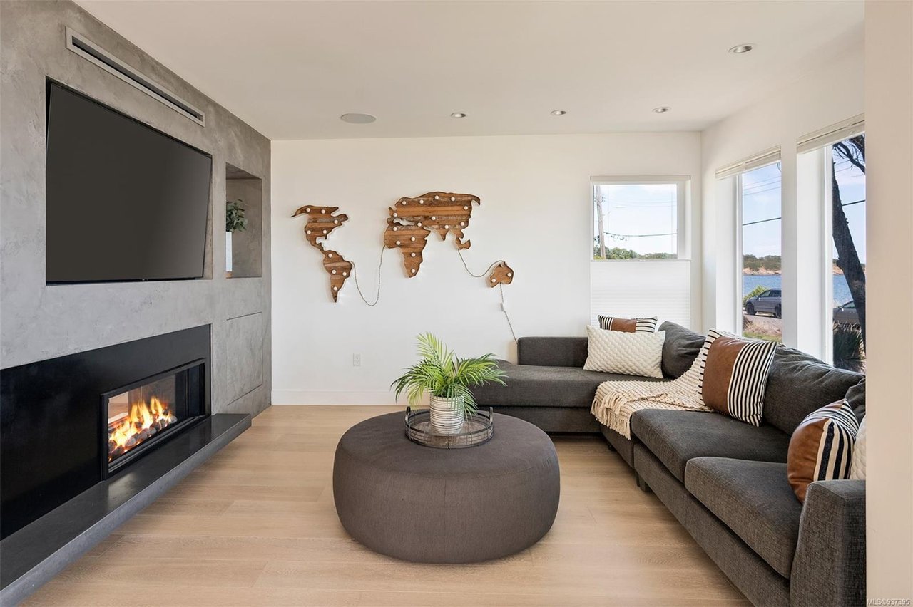 2378 Esplanade