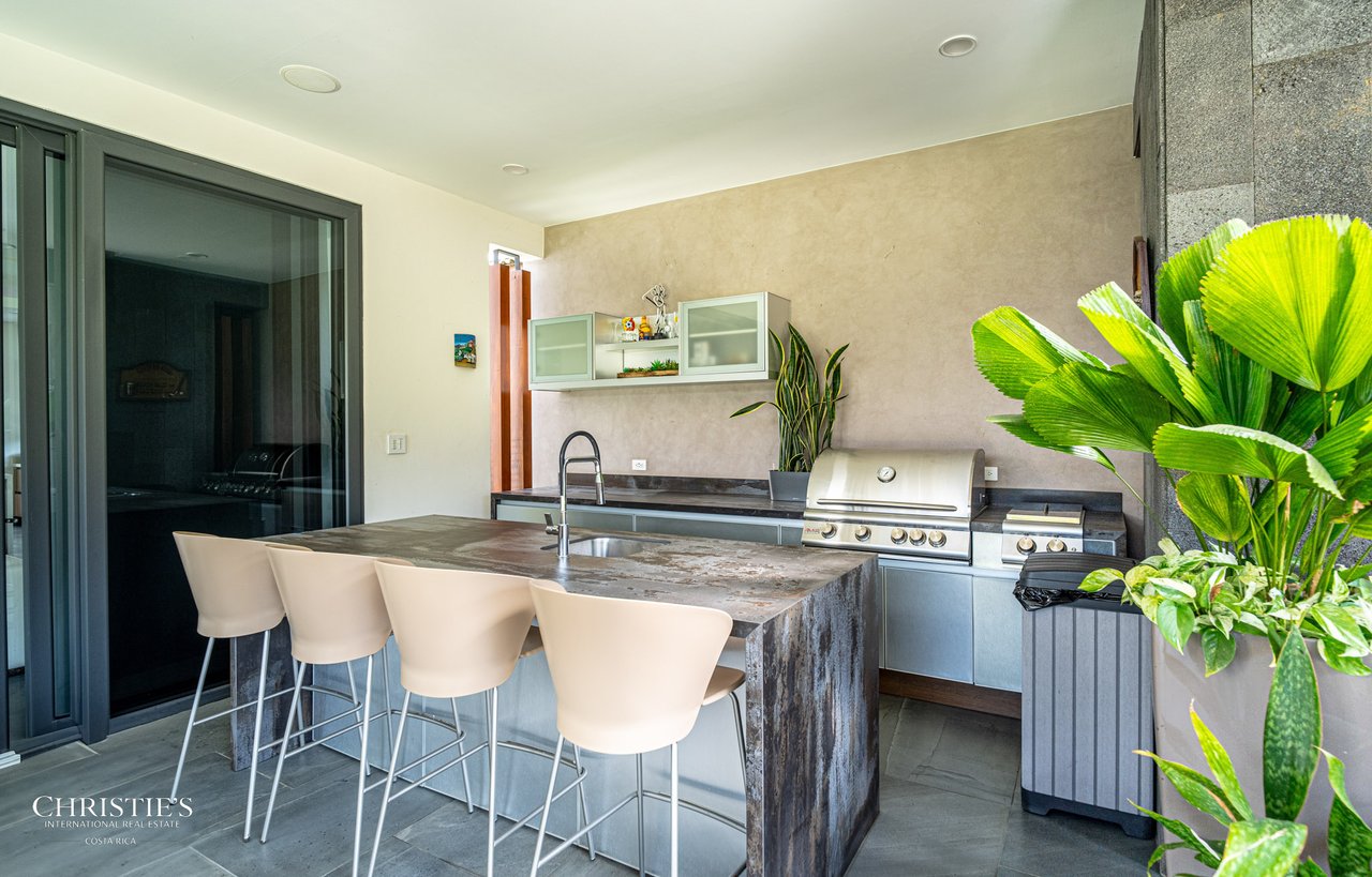 Modern Elegance with Panoramic Views – Exclusive Las Gemas Residence