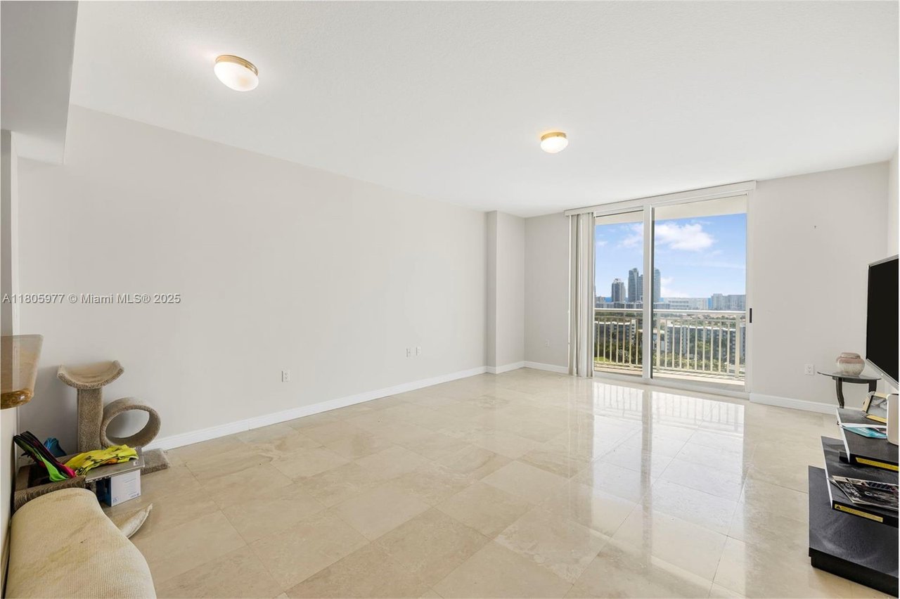 Duo Condominium East, Unit 1604E