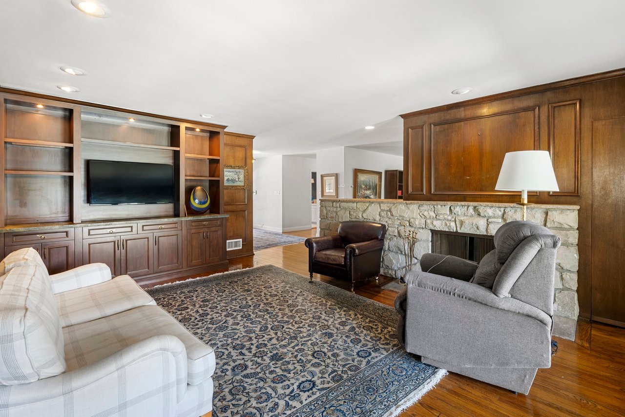 717 N Alta Dr, Beverly Hills