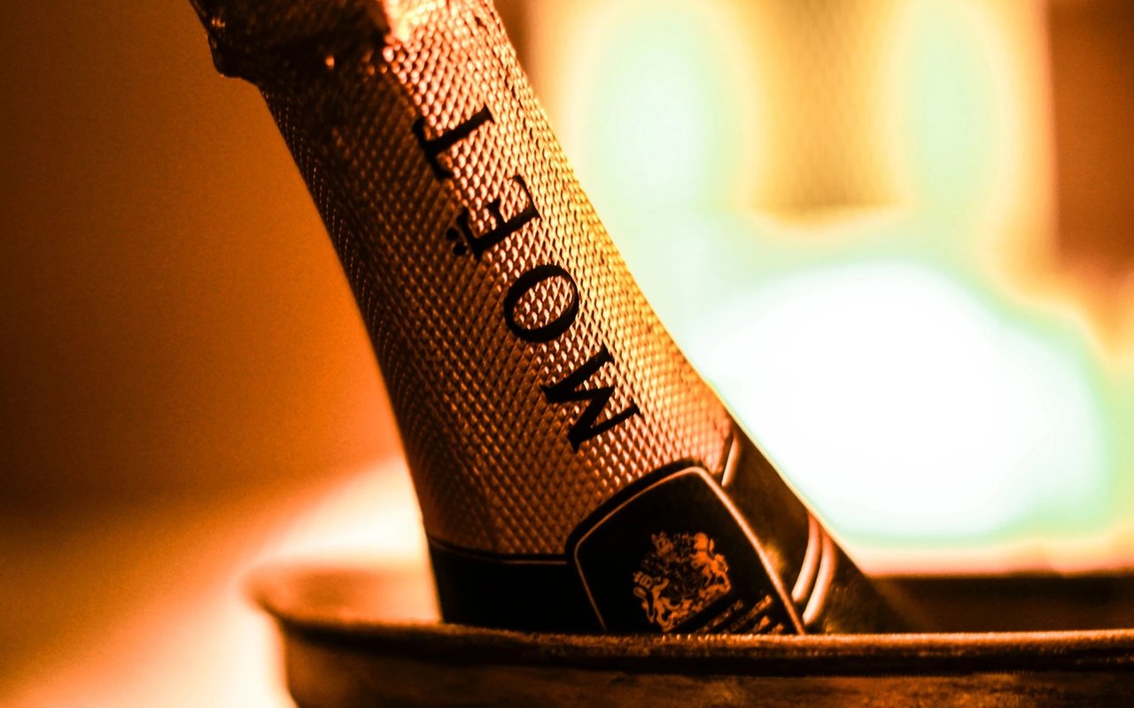 Add a Sparkle to Your New Years with Champagne