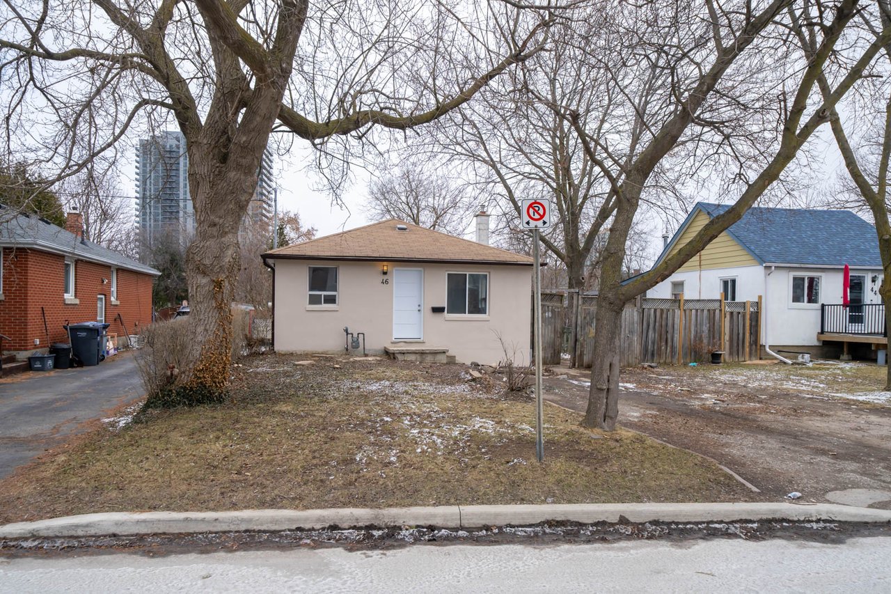 46 McMurchy Ave N