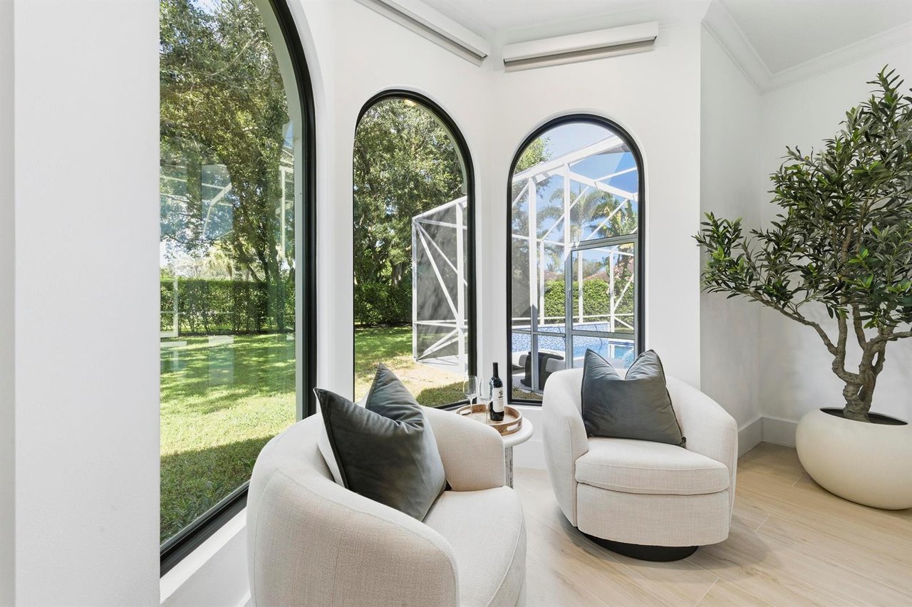 2557 Seminole Circle