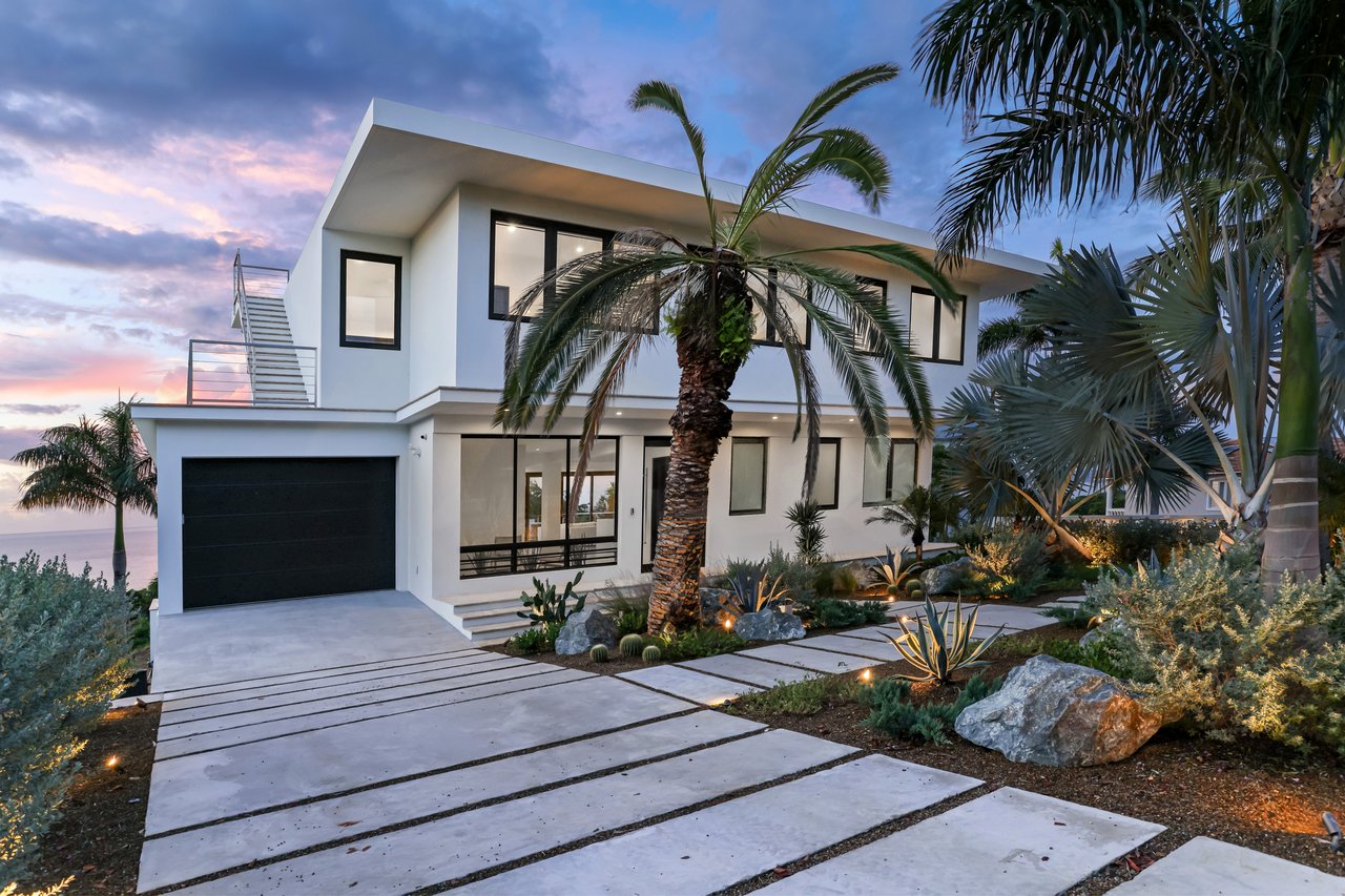 Casa Azul, Rincón PR                  Luxury Modern Hilltop & Ocean Views