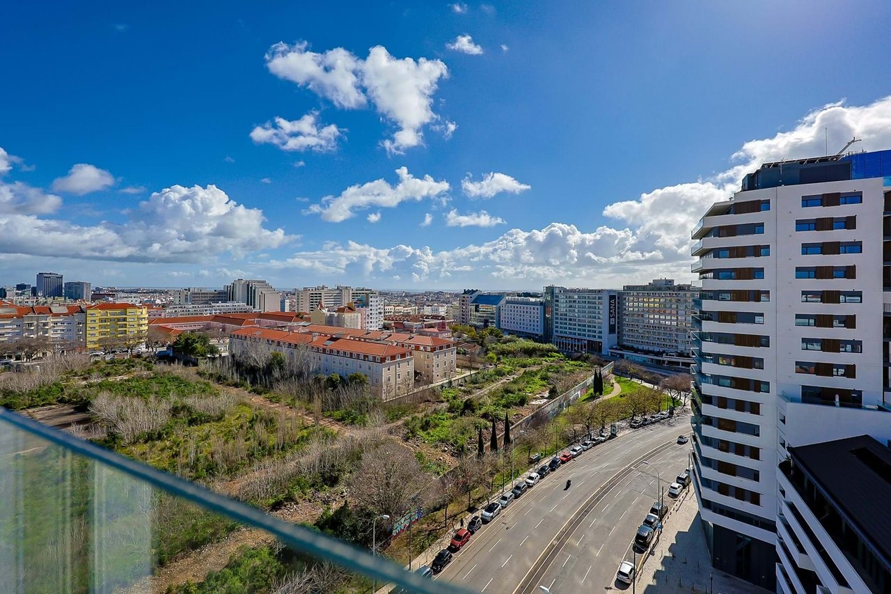 Luxury 3-Bedroom Apartment in Amoreiras with Panoramic Views