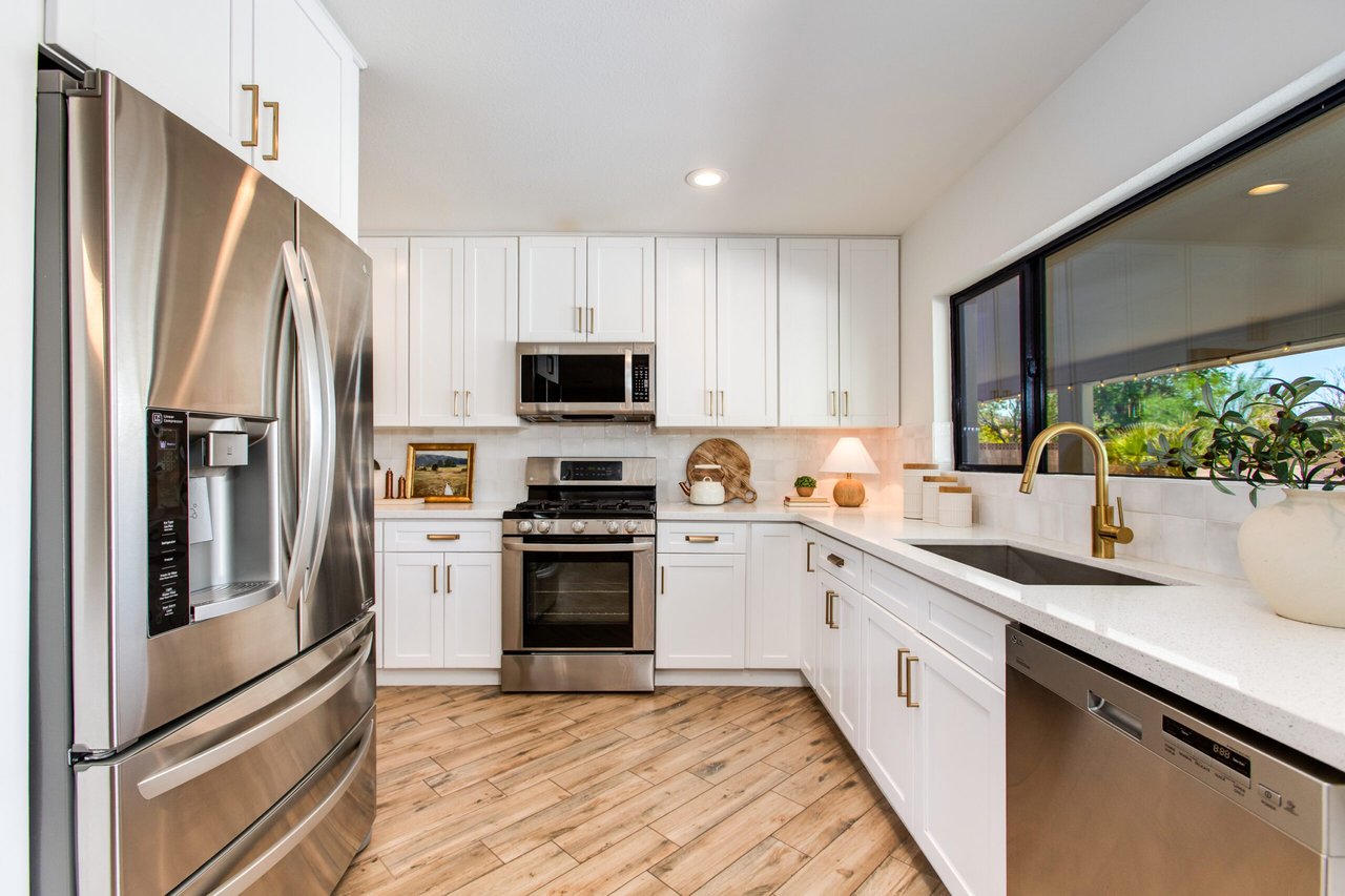3020 E Mission Lane