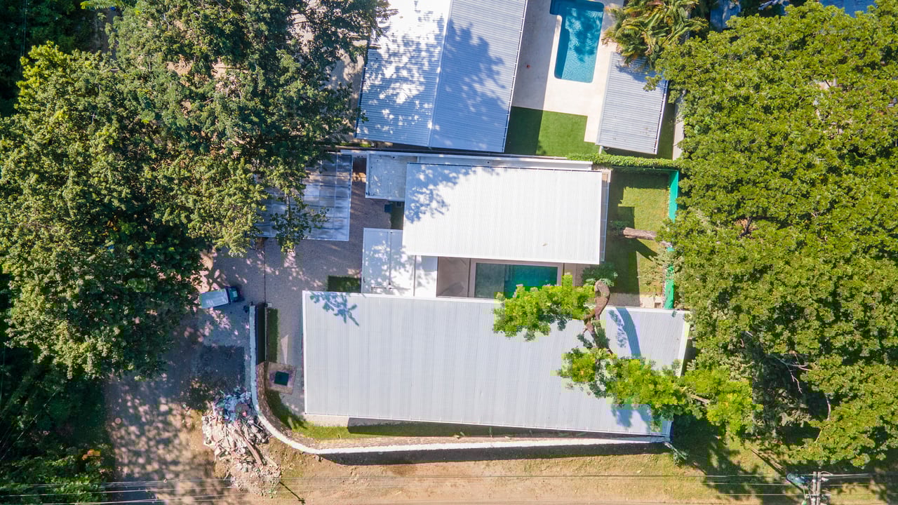 Casa Cenizaro | Elegant 4-Bed Tropical Retreat with Pool in Surfside, Potrero