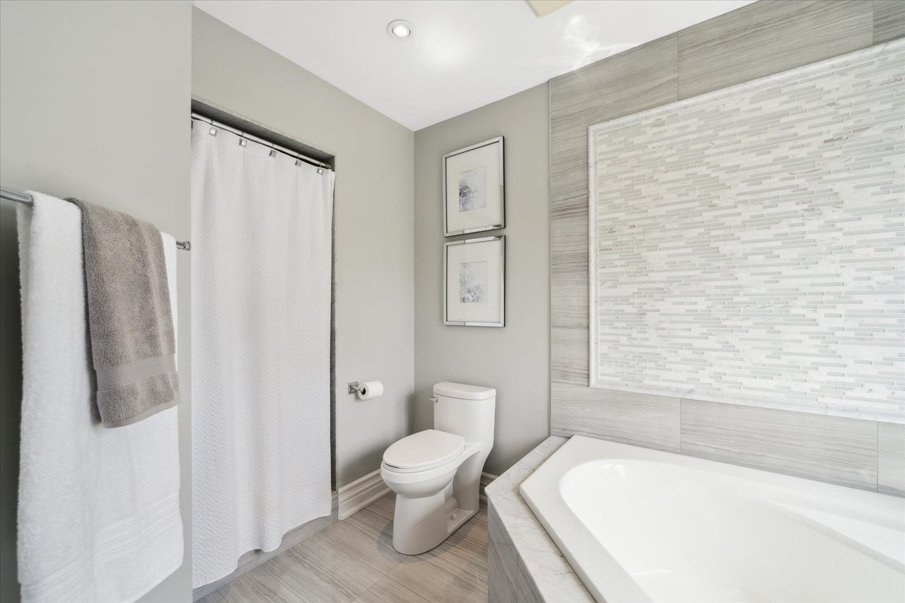 32 Maplebank Cres