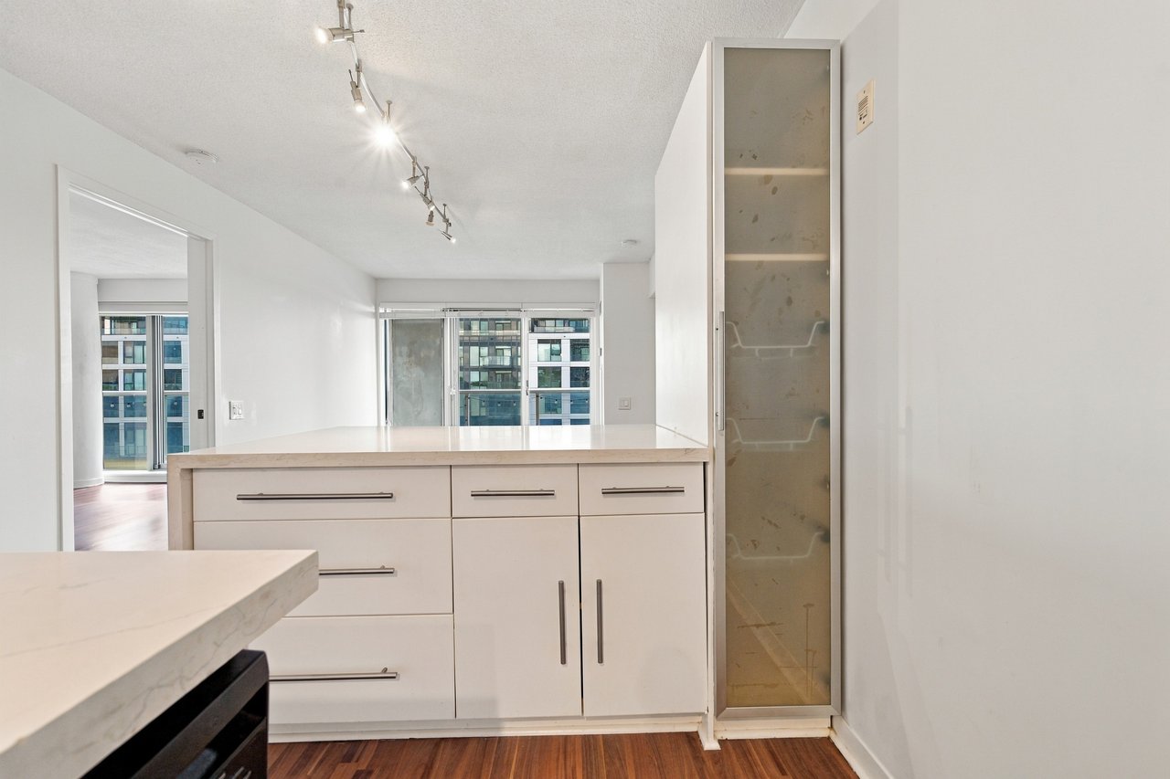 Immaculate 2 Bedroom Corner Unit